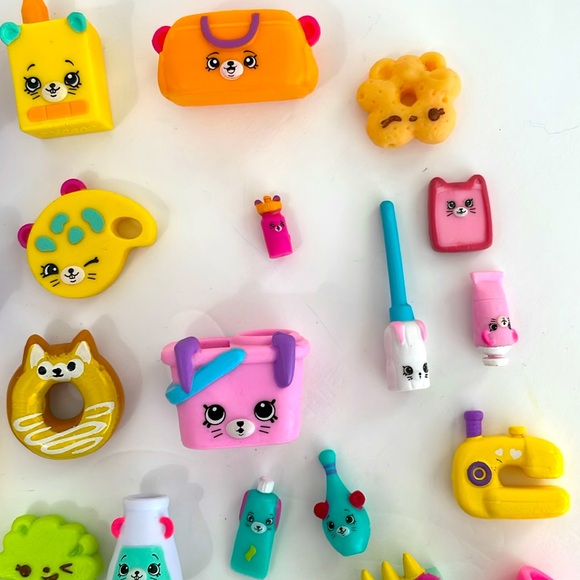 Collection of Small Toys LOT Doll & Dollhouse Accessories - Picture 5 of 7